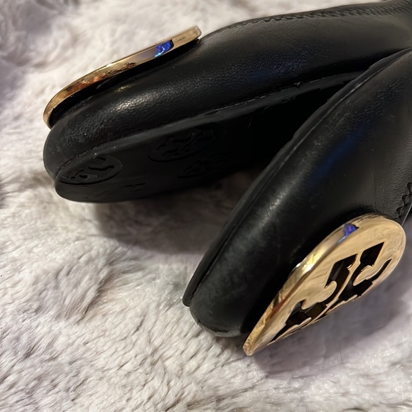 Tory Burch Black Flats Sz 5 Gold Logo - Picture 10 of 16
